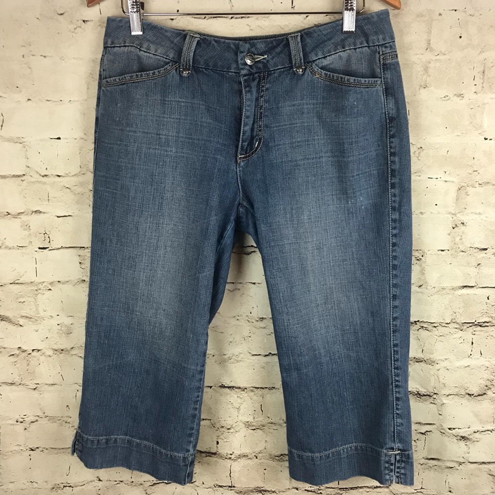 White House Black Market Capri Jeans